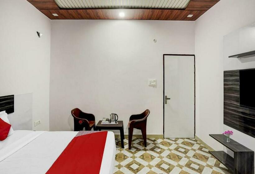 Трехместный Номер Классика, Collection O Hotel Love Garden