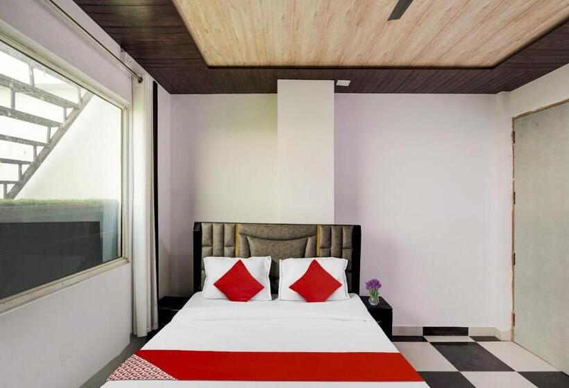 Трехместный Номер Классика, Collection O Hotel Love Garden