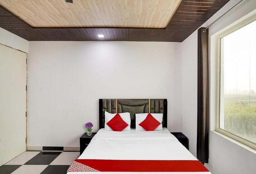 Трехместный Номер Классика, Collection O Hotel Love Garden