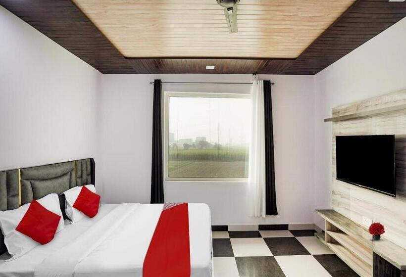 Трехместный Номер Классика, Collection O Hotel Love Garden