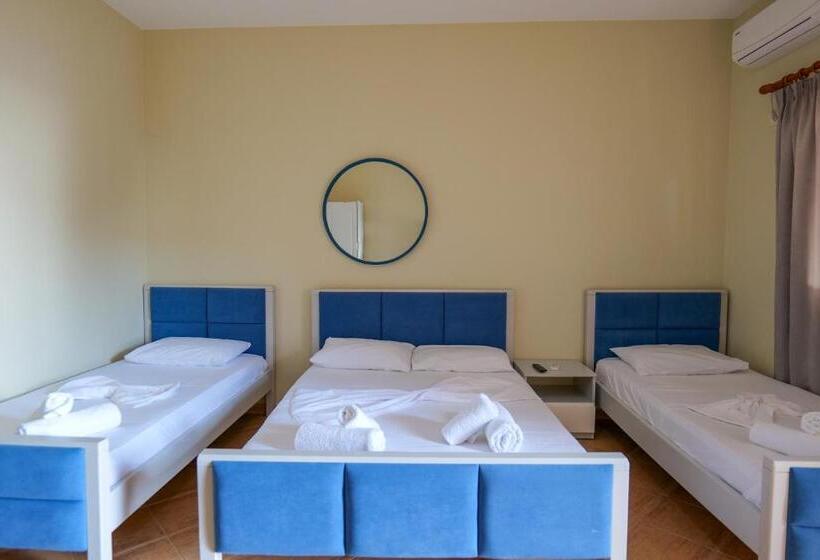 اتاق استاندارد چهارنفره با بالکن, Kalemi Apartments