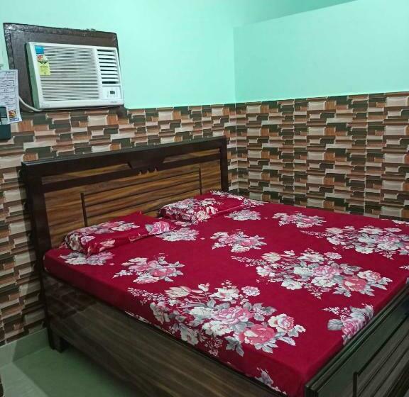 Трехместный Номер Классика, Oyo Dixit Gest House