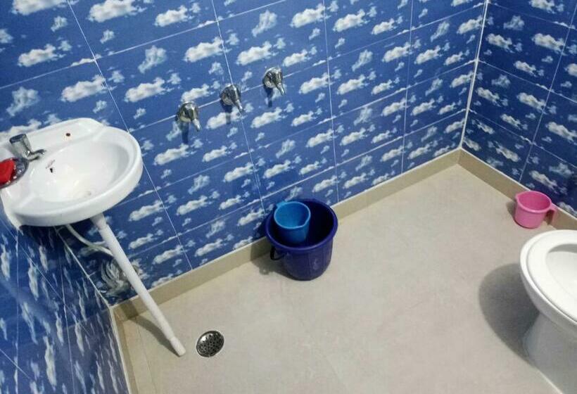Трехместный Номер Классика, Oyo Dixit Gest House