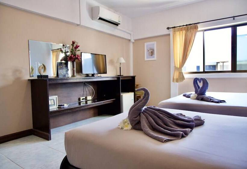 Номер Стандарт Трехместный, Golden Guesthouse By The Beach Cha Am