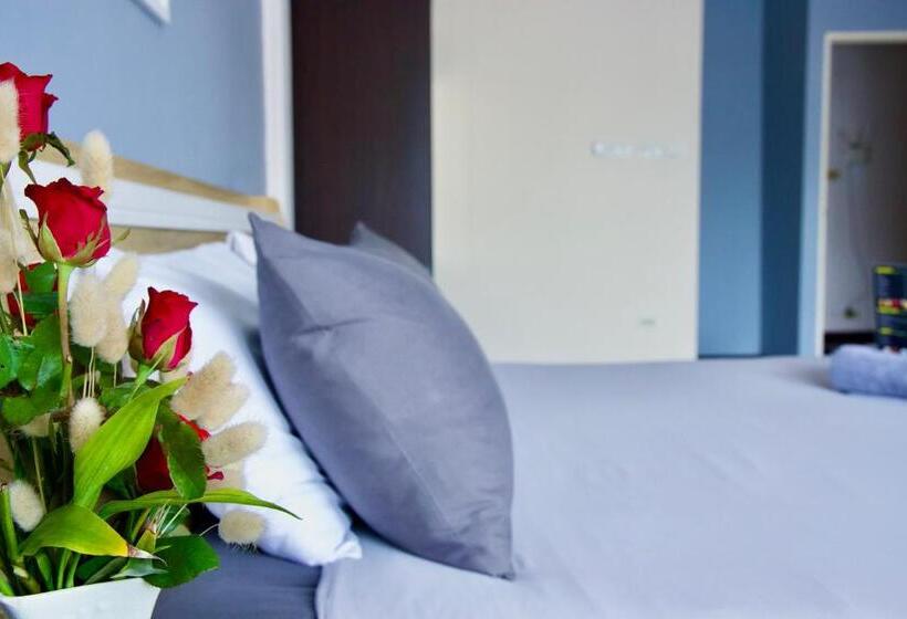 Номер Стандарт Вид на Море с Балконом, Golden Guesthouse By The Beach Cha Am