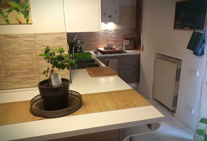 ２ベッドルームアパートメント, Appartamento Situato Nei Pressi Di Centro E Caserma