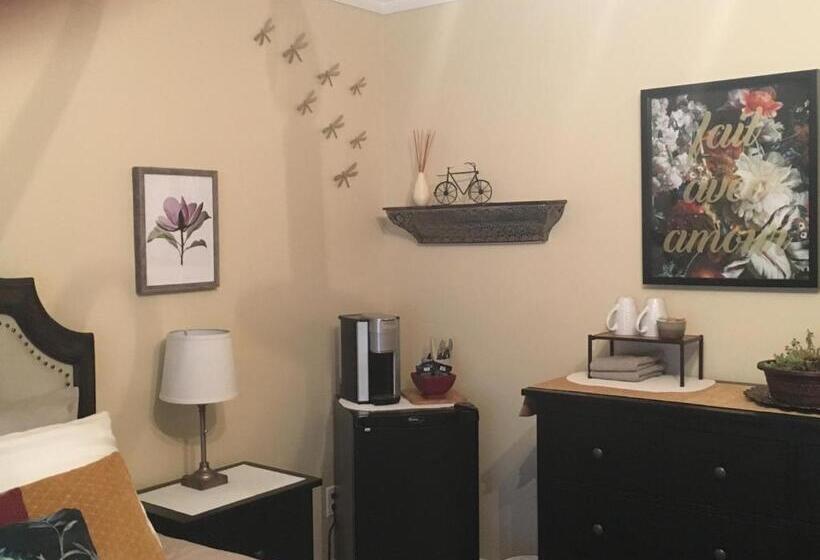 Номер Стандарт Вид на Сад, Trinity Guest House