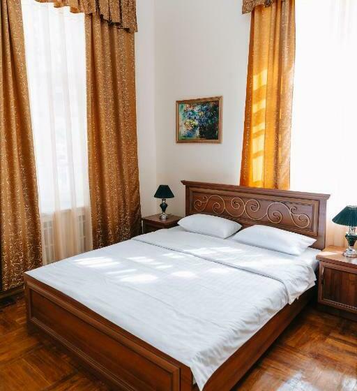 패밀리 룸, Lion B&b