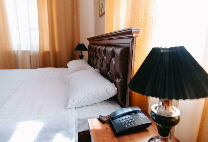 패밀리 룸, Lion B&b