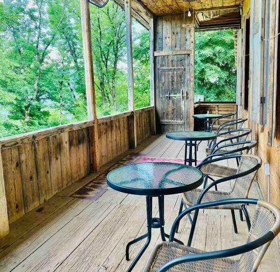 غرفة أساسية, Wine Space
