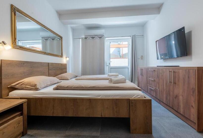 Семейный Номер, Aparthotel Plat