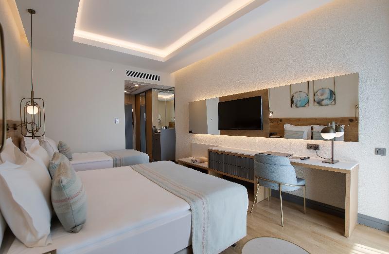 Номер Стандарт Вид на Бассейн, Aparthotel Plat