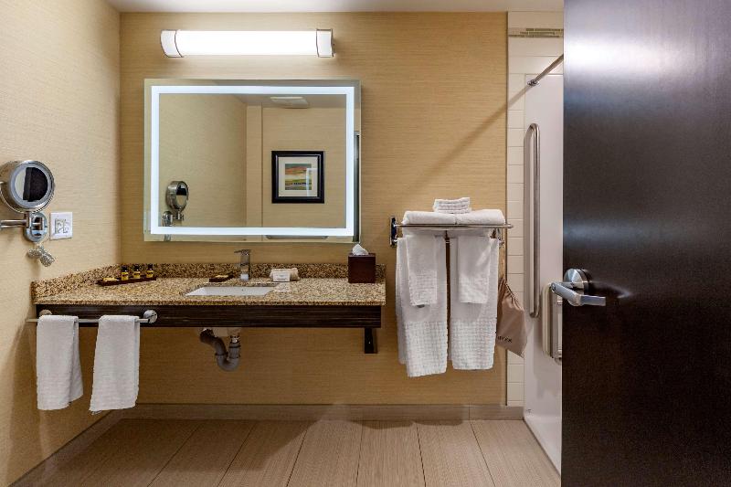 Номер Стандарт Кровать Кинг Адаптированный для Инвалидов, Best Western Plus Drayton Valley All Suites