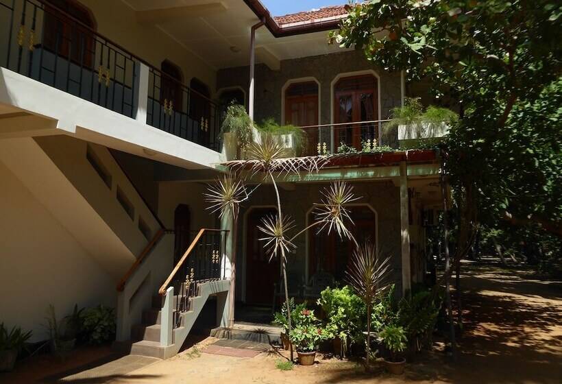 اتاق استاندارد سه نفره, Riviera Resort