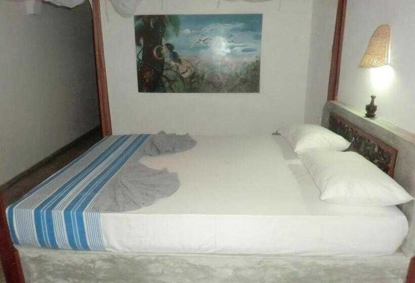 Quarto Estandar com Sacada, Peacock Wings Guest