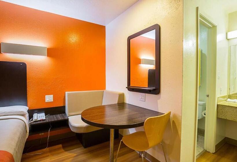 Номер Deluxe Кровать Кинг, Motel 6 Madisonville, Tx