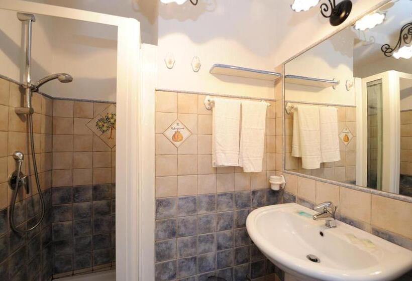 اتاق اکونومی, La Casa Del Melograno