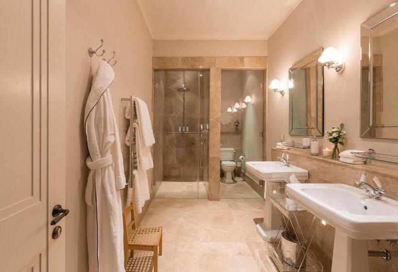 Классический Номер, Leeu Estates