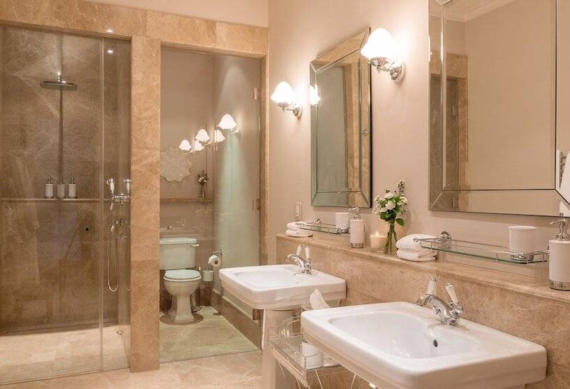 Студия Стандарт, Leeu Estates