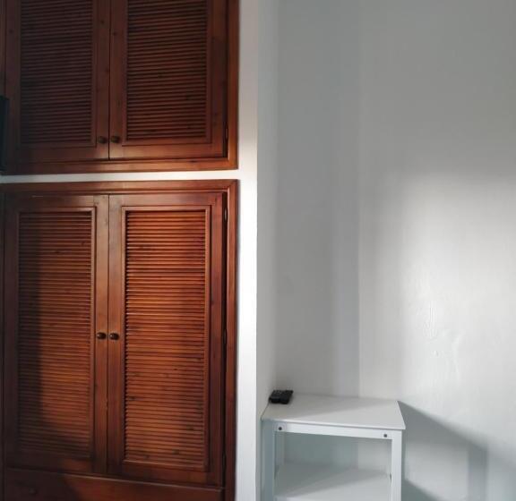 اتاق استاندارد سه نفره, La Giara