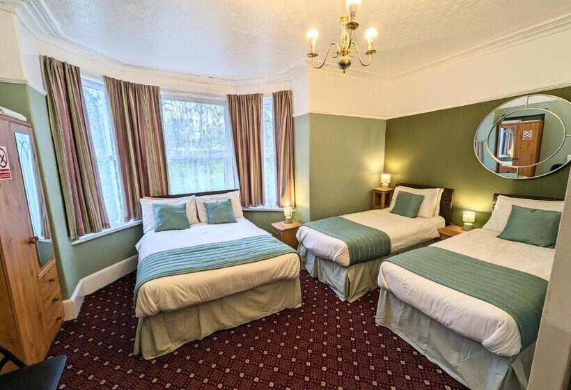 Семейный Номер, The George Guest House