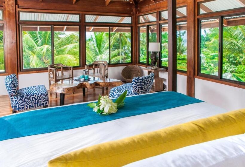 스위트 킹사이즈 침대, Blue Osa Beach Resort & Spa
