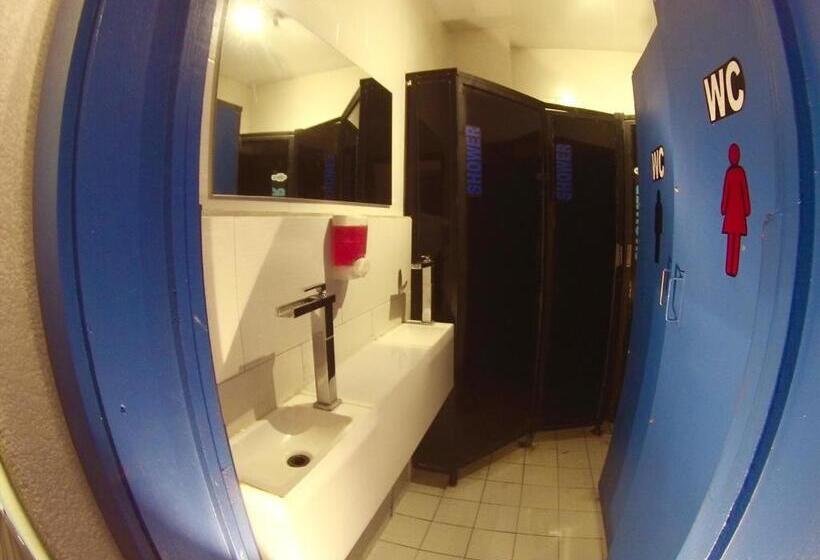 ルームシェアのワンベッド, Roomies Hostel Roma