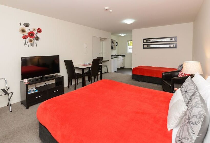 Студия Стандарт, Ellena Court Motel
