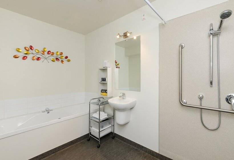 Студия Стандарт, Ellena Court Motel