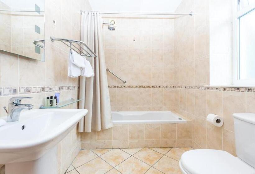 Трехместный Номер Комфорт, Airport View Hotel & Secret Spa
