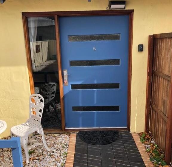 تختخواب در اتاق مشترک, Observatory Guesthouse   Adults Only