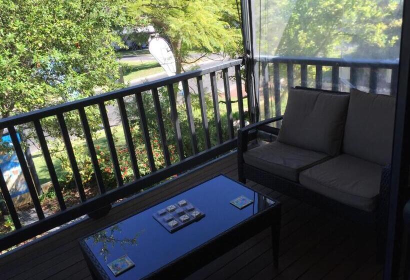 تختخواب در اتاق مشترک, Observatory Guesthouse   Adults Only
