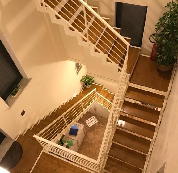 四人高级间, Trapani Home
