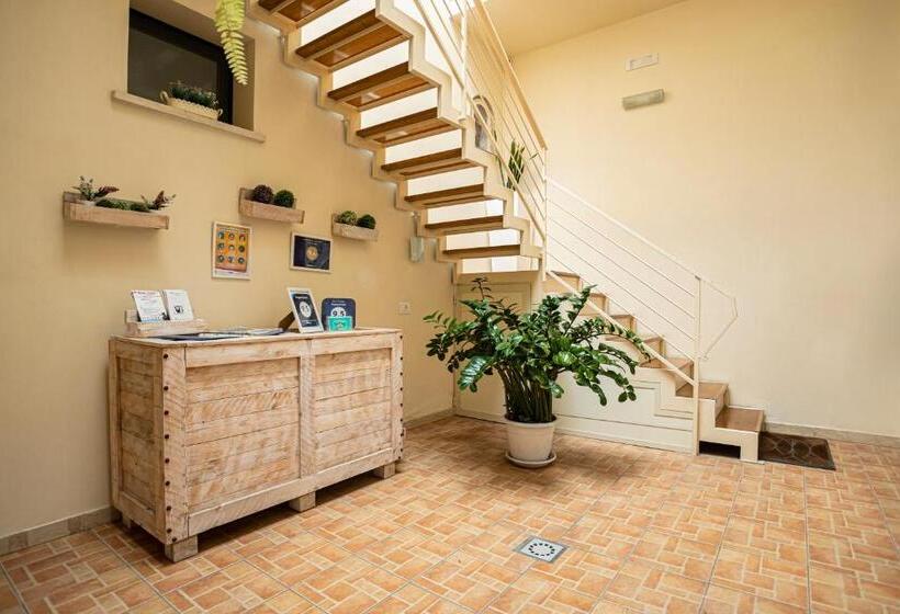 经济房, Trapani Home