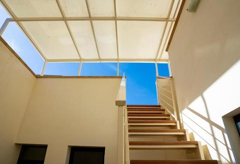 经济房, Trapani Home