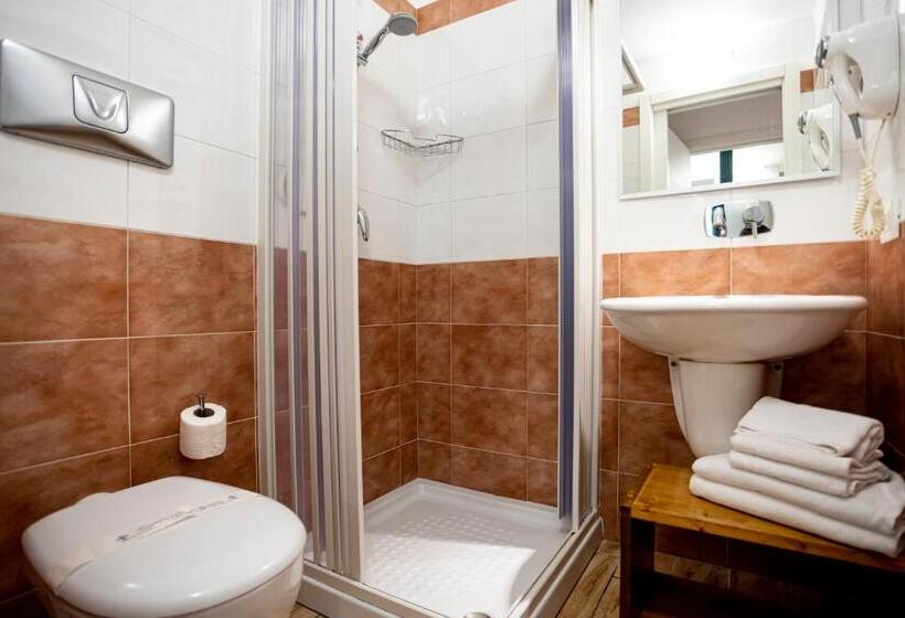 四人高级间, Trapani Home