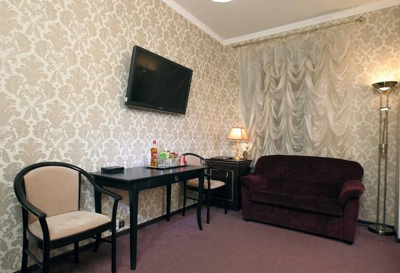 سوییت جونیور, Eliseeff Arbat