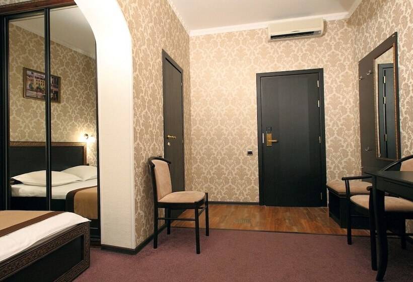 سوییت جونیور, Eliseeff Arbat