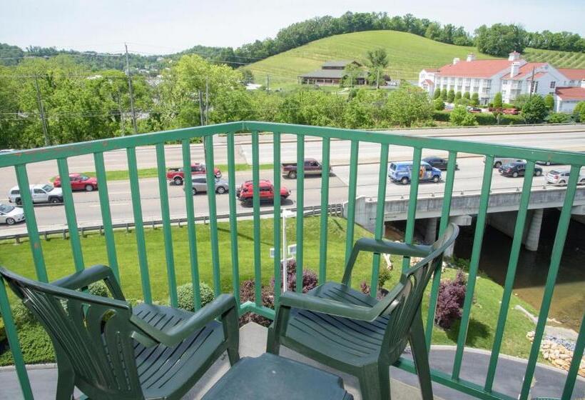 جناح عائلي, Pigeon River Inn