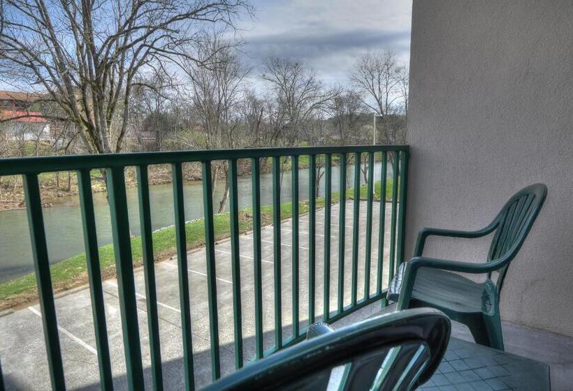 غرفه قياسيه سريرين مزدوجين, Pigeon River Inn