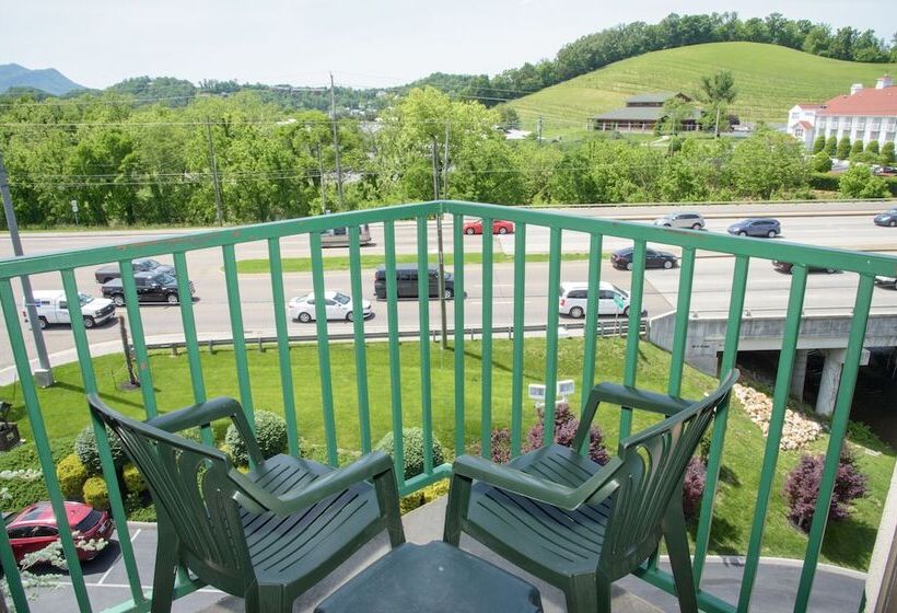 جناح عائلي, Pigeon River Inn