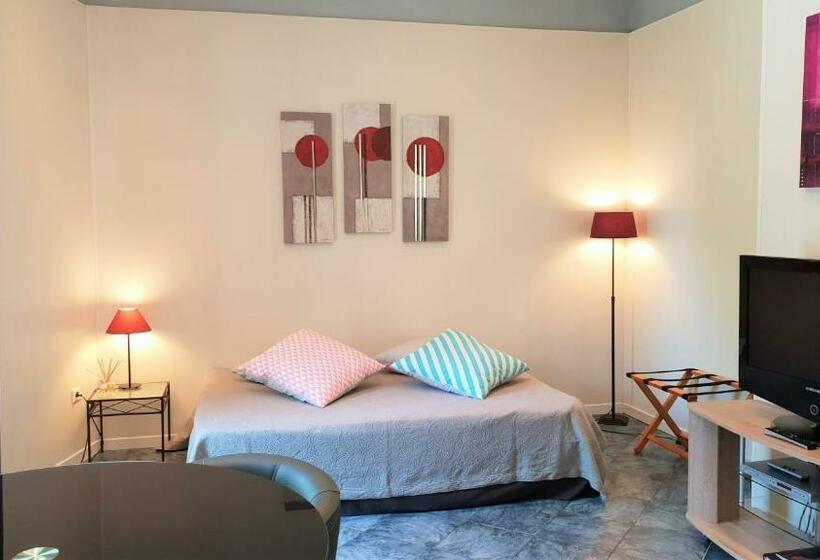Номер Стандарт Вид на Сад, Private Hôtel   Adult Only