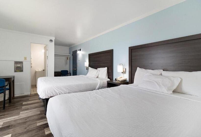 디럭스 룸, Snyders Shoreline Inn