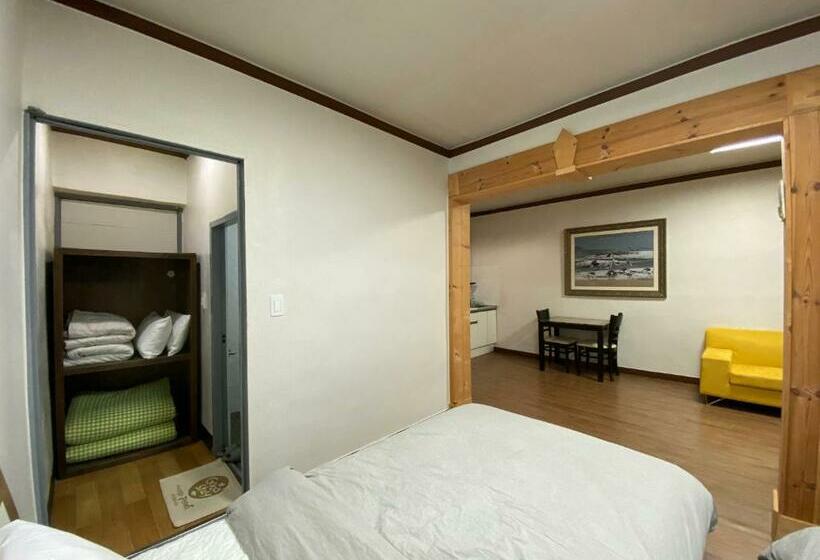סטודיו משפחתי, Smile Resort
