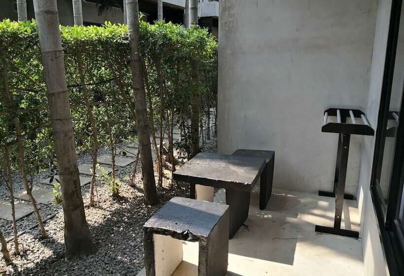 חדר סטנדרט, The Curve Residence