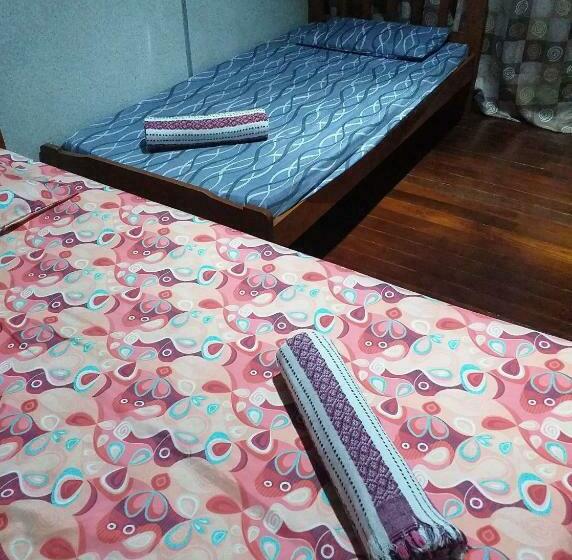 Standard 3 Bett Zimmer Geteiltes Bad, Discovery Malacca Hostel