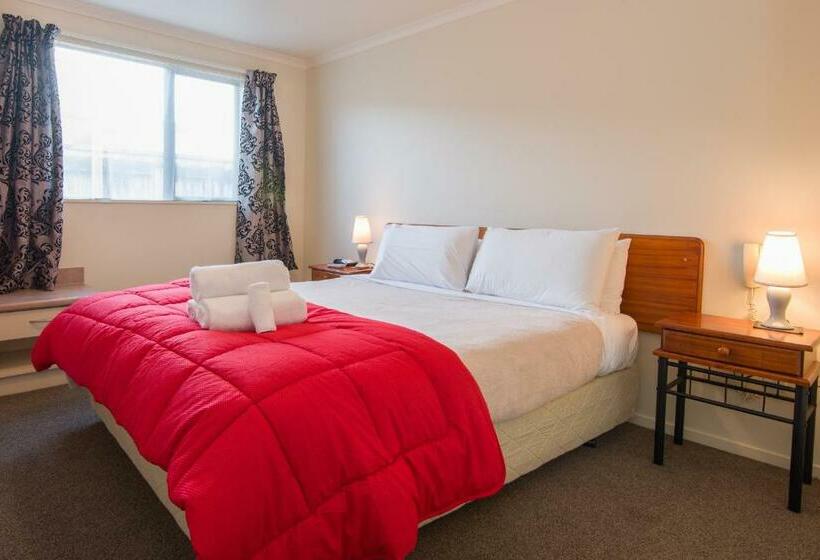 Студия Стандарт, Hamilton Settlers Motor Lodge