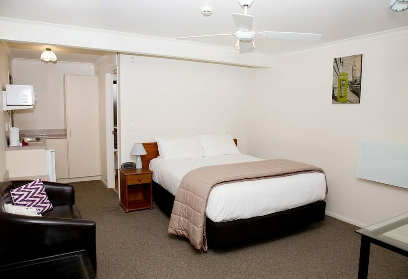 Студия Стандарт, Hamilton Settlers Motor Lodge