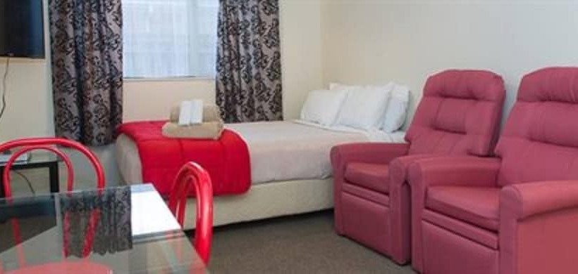 Студия Стандарт, Hamilton Settlers Motor Lodge