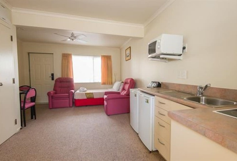 Студия Стандарт, Hamilton Settlers Motor Lodge